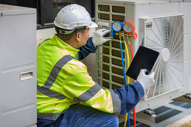 Professional Hvac technician working in Cooksville, IL